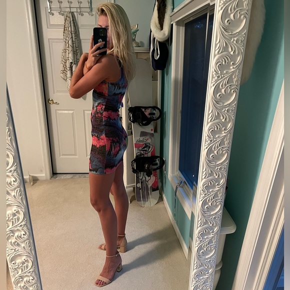 Guess by Marciano tight / form fitting night club mini dress - Picture 2 of 4